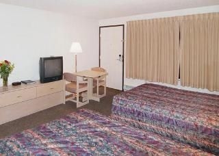 Rodeway Inn & Suites3