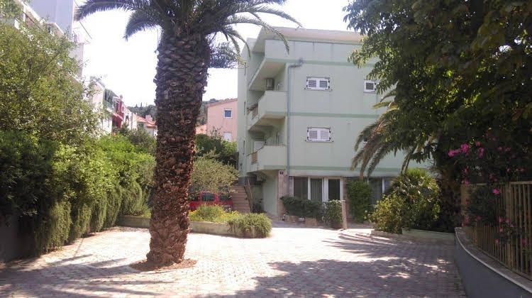 Apartments Okuka0