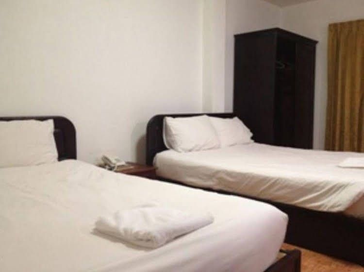 Lily Hotel0