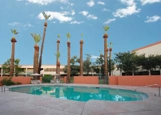 Quality Inn & Suites Downtown2