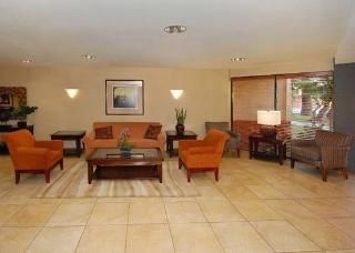 Quality Inn & Suites Downtown3