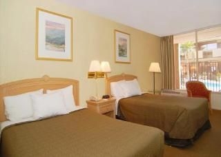 Motel 6 Glendale Inn & Suites1