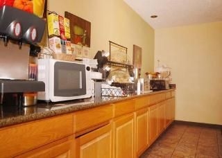 Comfort Inn Airport4
