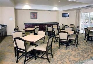 Comfort Inn & Suites Airport4