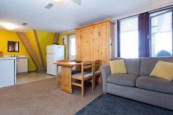 The Pinnacles Suite Hotel0