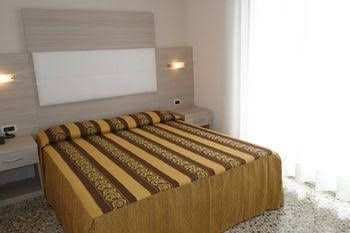 Hotel Atenea0