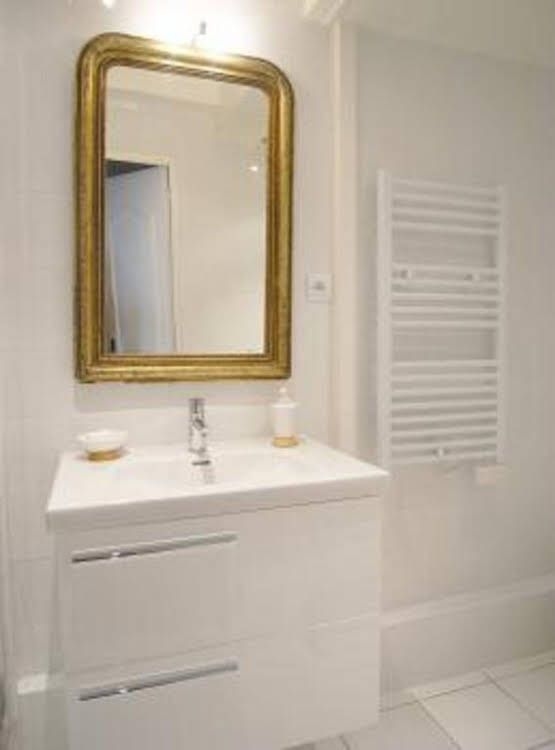 One-Bedroom Apartment Downtown0