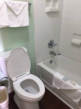 Coachway Inn0