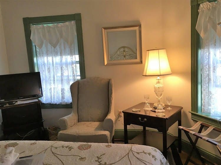 Parsonage Inn Bed and Breakfast0