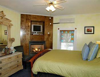 Somerset House Inn0