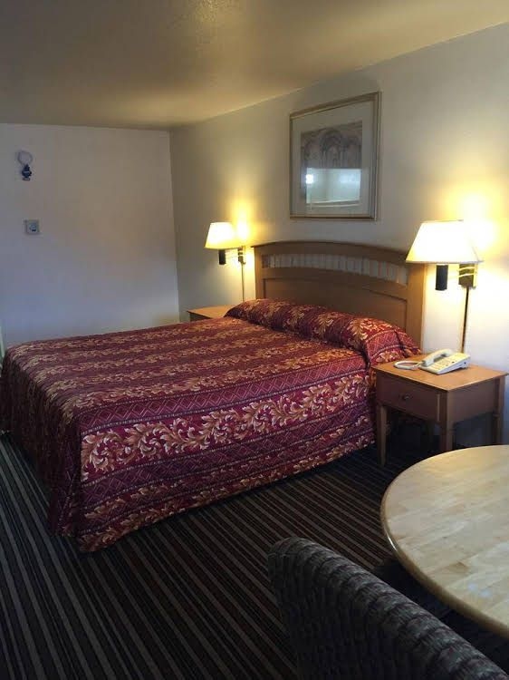 Royal Inn0