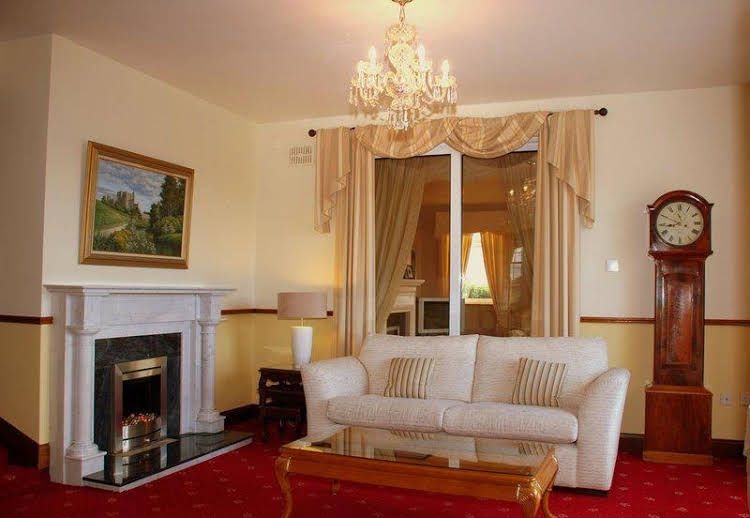 Killarney House0