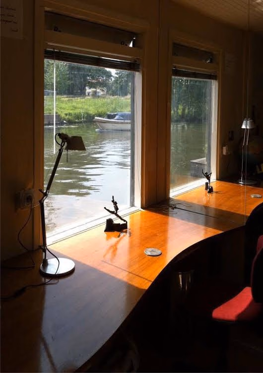 Houseboat Harmony0