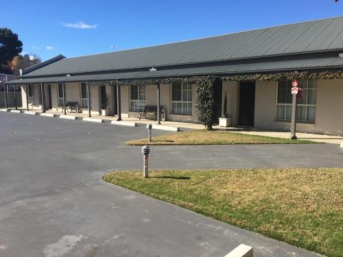 Breakout Motor Inn3