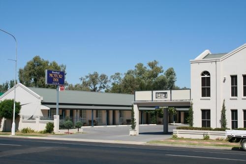 Breakout Motor Inn4