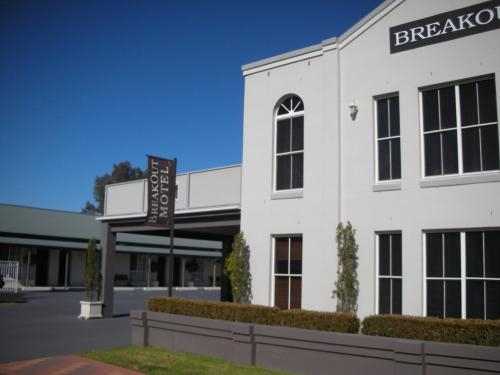 Breakout Motor Inn0