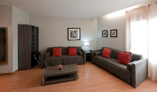 Amister Apartments4
