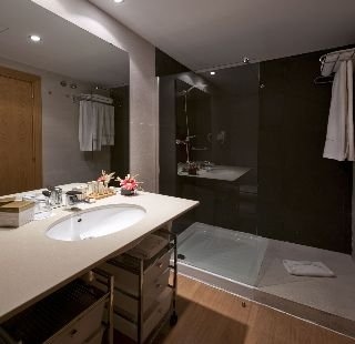 Amister Apartments3