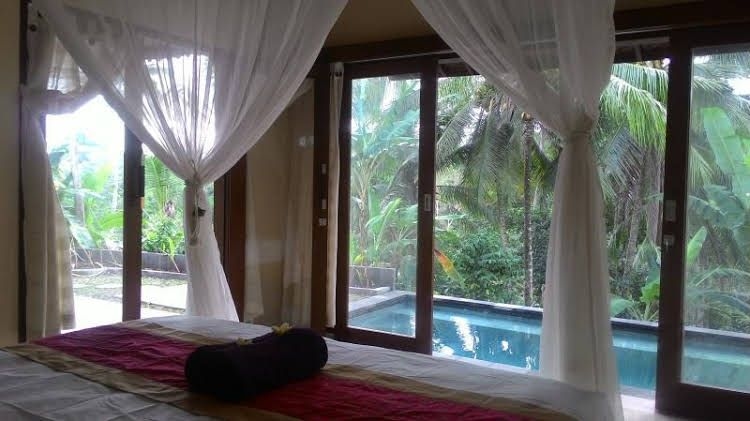 ดูกูฮ์ วิลเลจ วิลลา (Dukuh Village Villas)0
