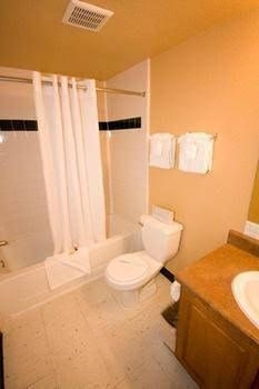 Emerald Suites0
