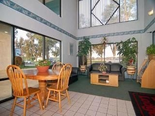 Econo Lodge South3