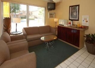 Rodeway Inn4
