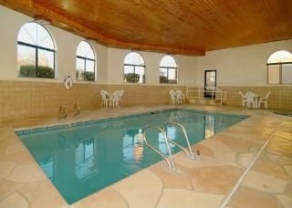 Econo Lodge2