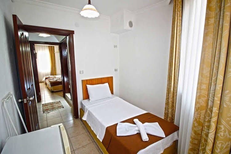Bonapart Hotel0