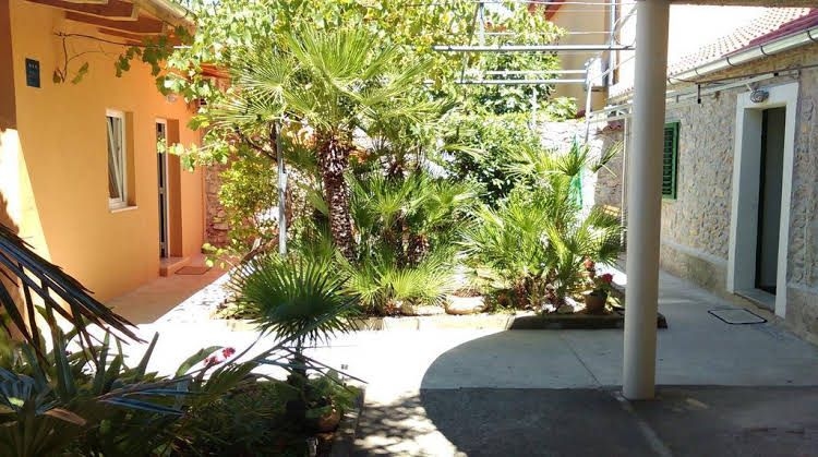 Eleonora Apartments0