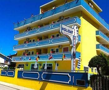 Hotel Holiday0