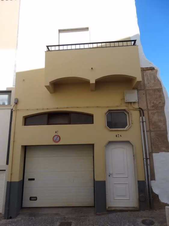 Oliveira House0