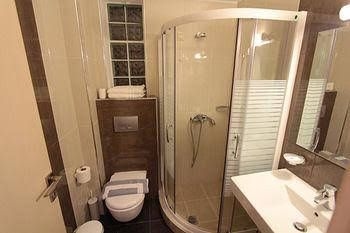 Alarzo Rooms0