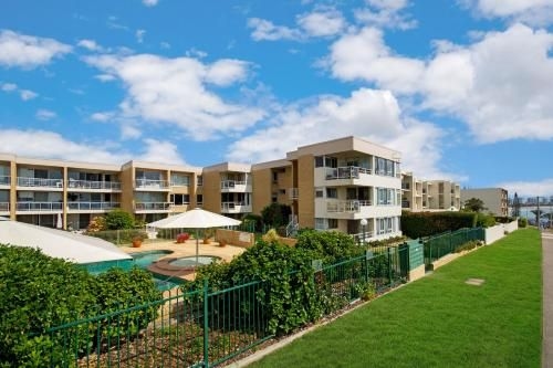The Headlands Apartments4