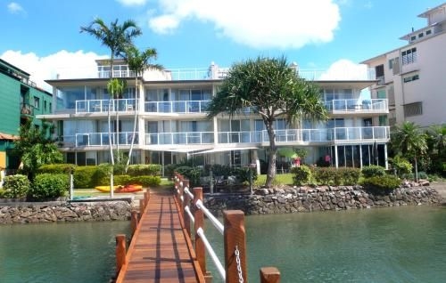 Riverside Apartments0