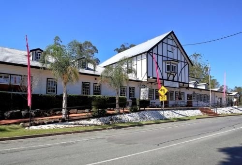 โรงแรมคานูกรา (Canungra Hotel)0