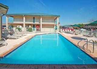 Econo Lodge Inn & Suites Fiesta Park2