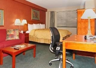 Comfort Inn & Suites1