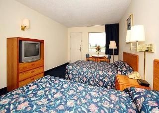 Econo Lodge West1