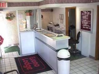 Econo Lodge West2