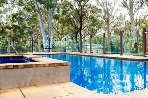 เดอะ แกรนด์ โอ๊คส์ รีสอร์ท (The Grand Oaks Resort)0