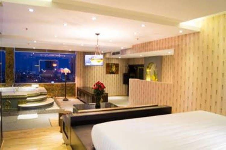 Heaven Hotel0