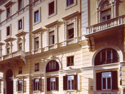 Hotel Embassy0