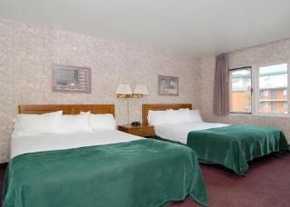 Econo Lodge Airport1