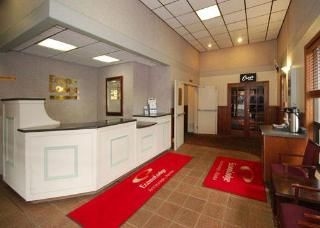 Econo Lodge Airport2