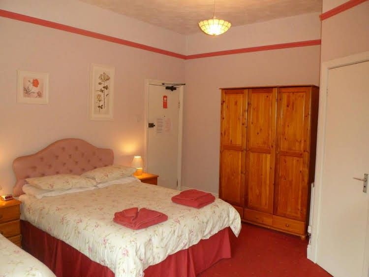 Wavecrest Lodge0