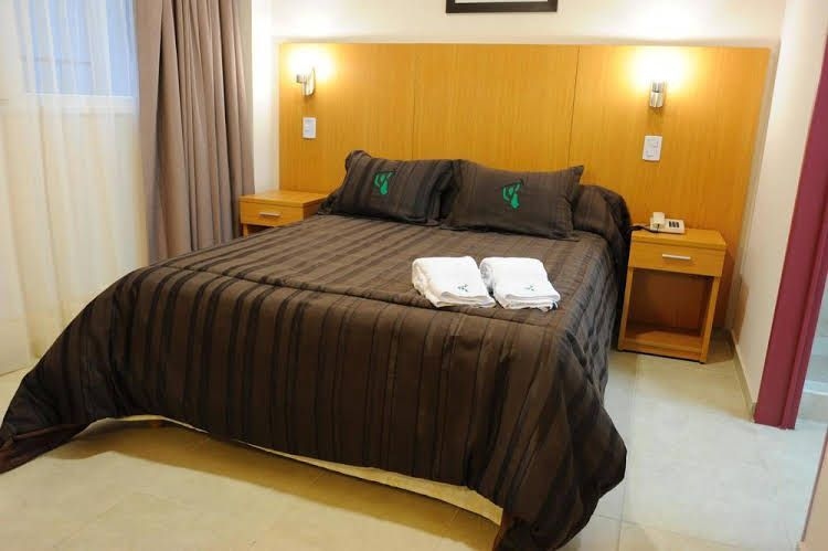 Hotel Osam0