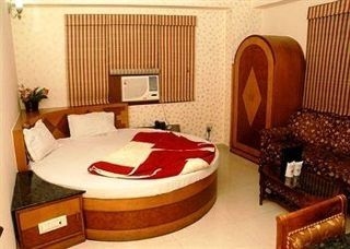 Yuvraj Deluxe4