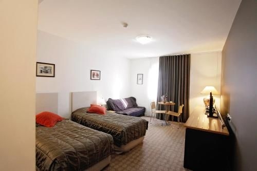 โรงแรมโกลเดน เพบเบิล (Golden Pebble Hotel)1