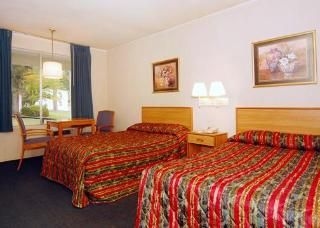 Econo Lodge Intown1
