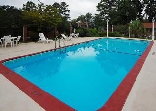 Econo Lodge Intown2